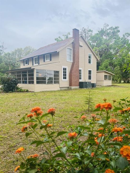 Recently Sold: $270,899 (3 beds, 1 baths, 1464 Square Feet)