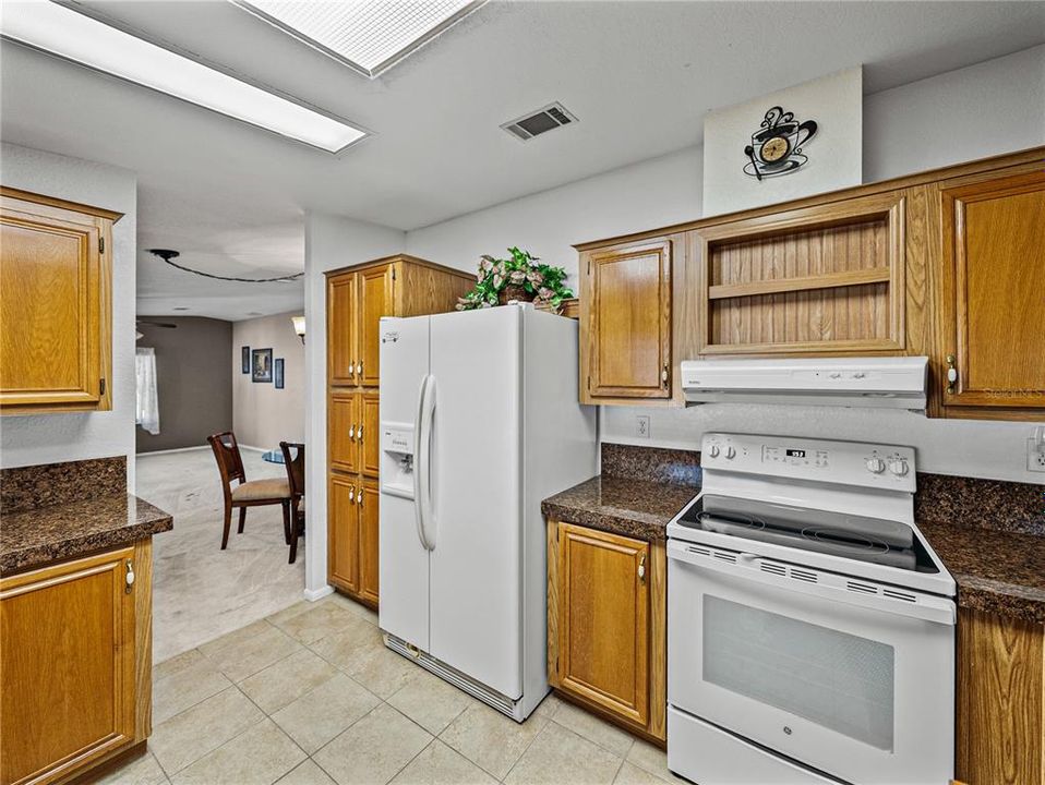 For Sale: $325,000 (2 beds, 2 baths, 1680 Square Feet)