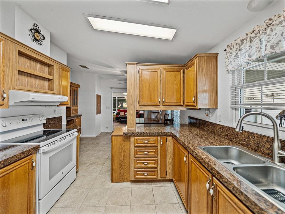 For Sale: $325,000 (2 beds, 2 baths, 1680 Square Feet)