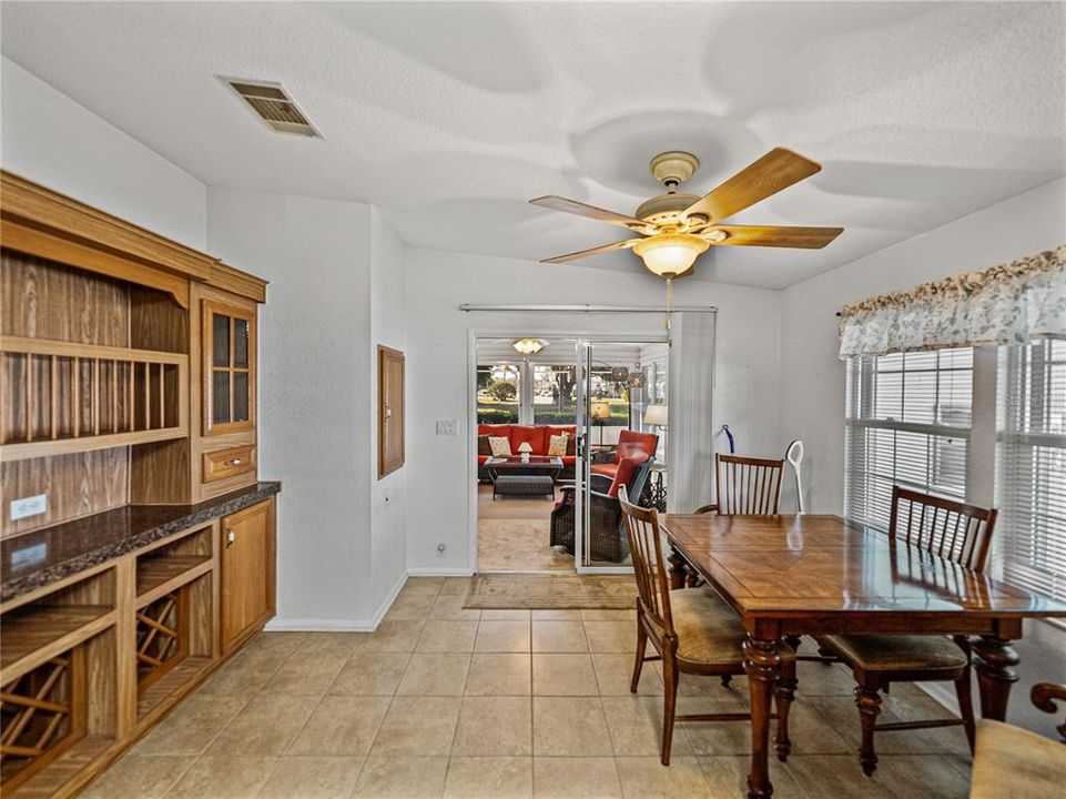 For Sale: $325,000 (2 beds, 2 baths, 1680 Square Feet)
