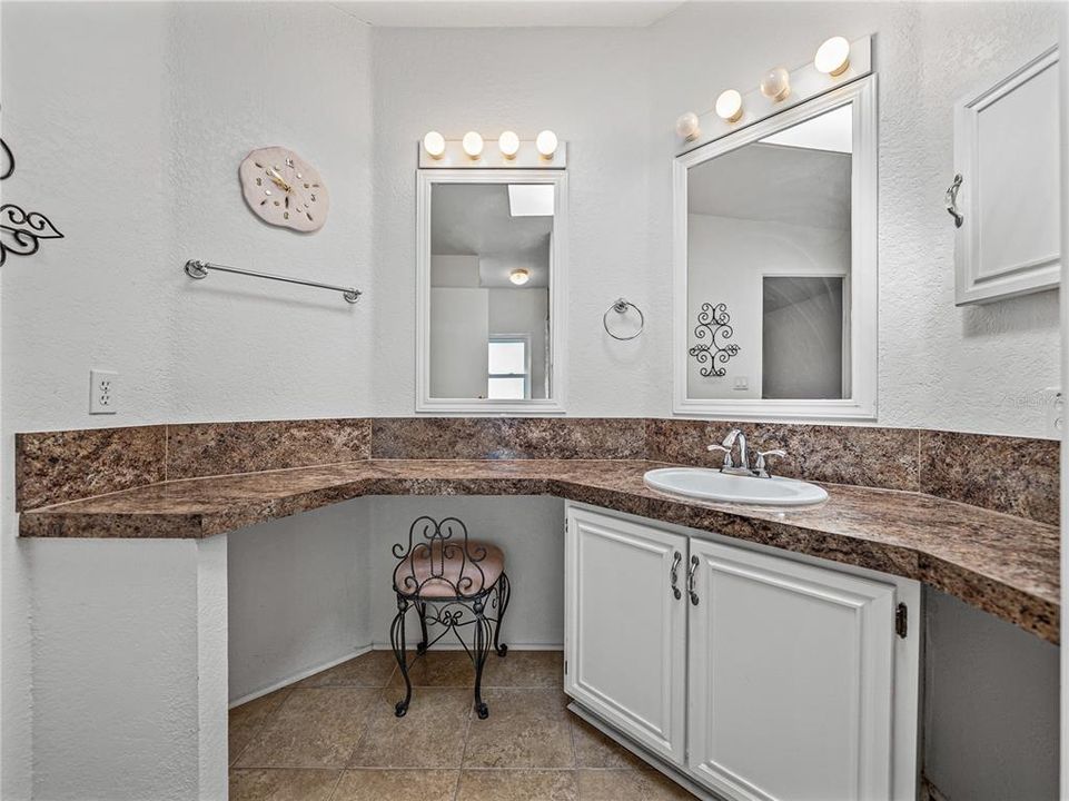 For Sale: $325,000 (2 beds, 2 baths, 1680 Square Feet)