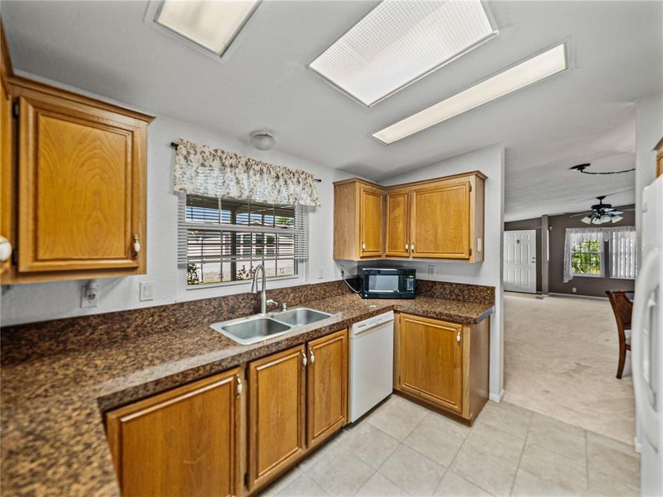 For Sale: $325,000 (2 beds, 2 baths, 1680 Square Feet)