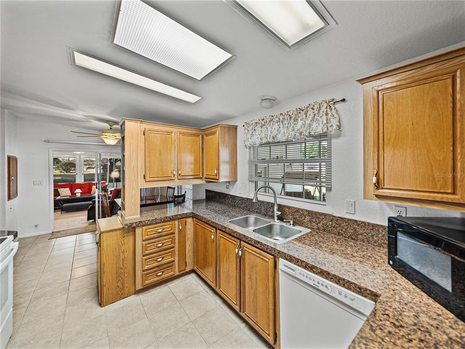 For Sale: $325,000 (2 beds, 2 baths, 1680 Square Feet)