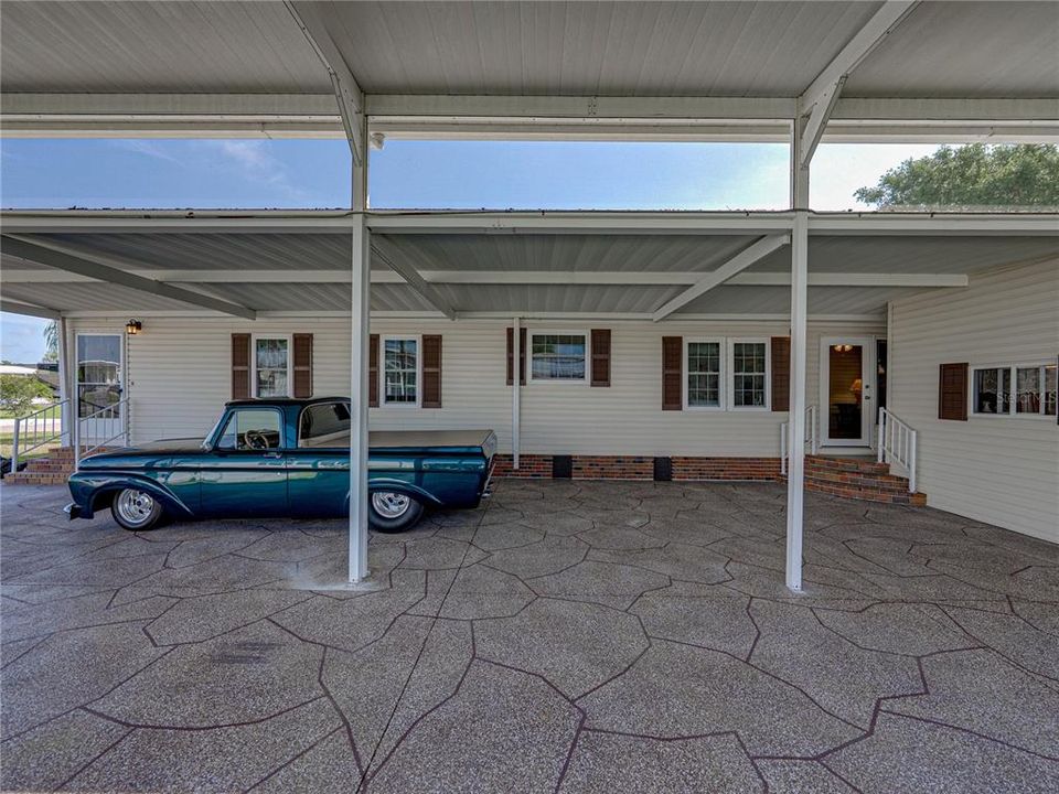 For Sale: $325,000 (2 beds, 2 baths, 1680 Square Feet)