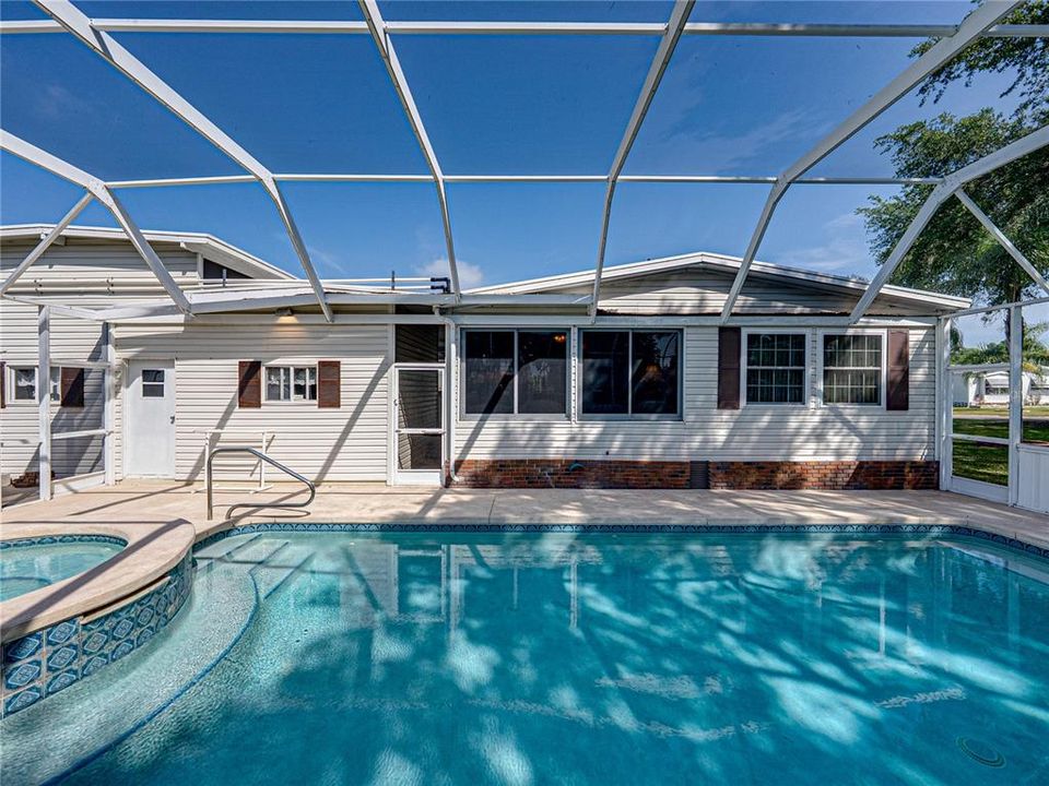 For Sale: $325,000 (2 beds, 2 baths, 1680 Square Feet)