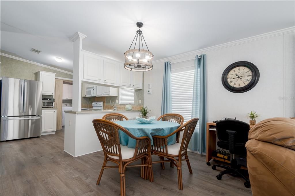 For Sale: $215,000 (2 beds, 2 baths, 1100 Square Feet)