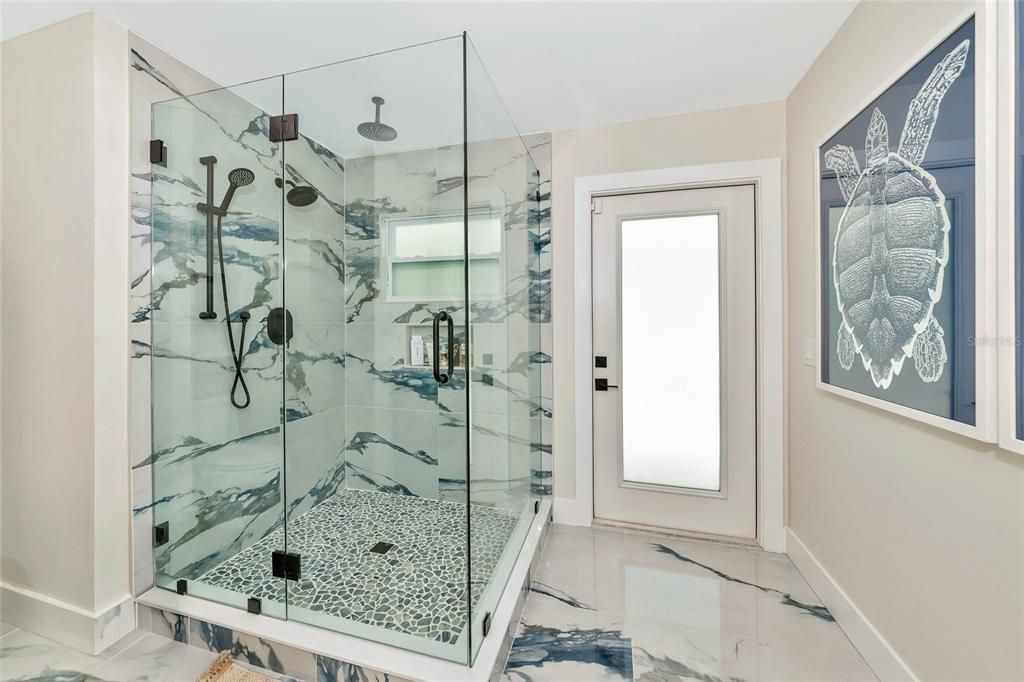 Под контрактом: $1,999,990 (4 спален, 3 ванн, 3800 Квадратных фут)