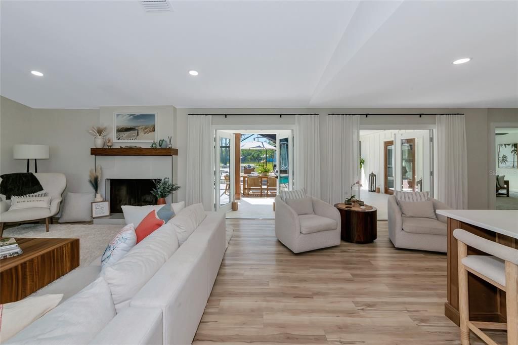 Под контрактом: $1,999,990 (4 спален, 3 ванн, 3800 Квадратных фут)