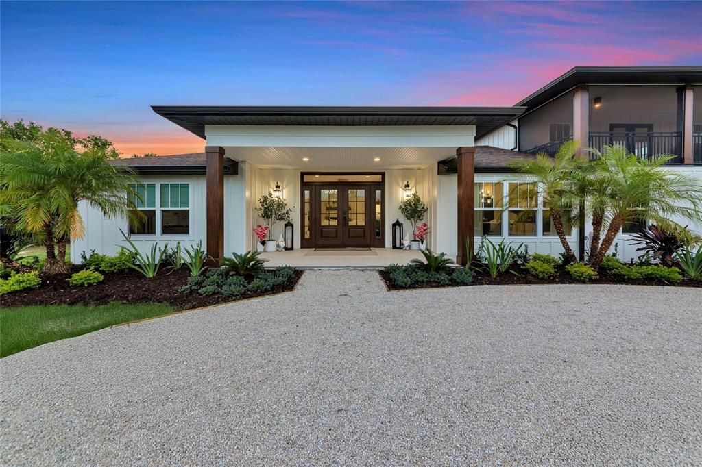 Под контрактом: $1,999,990 (4 спален, 3 ванн, 3800 Квадратных фут)