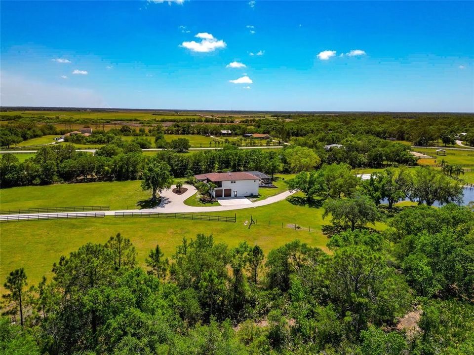 Под контрактом: $1,999,990 (4 спален, 3 ванн, 3800 Квадратных фут)