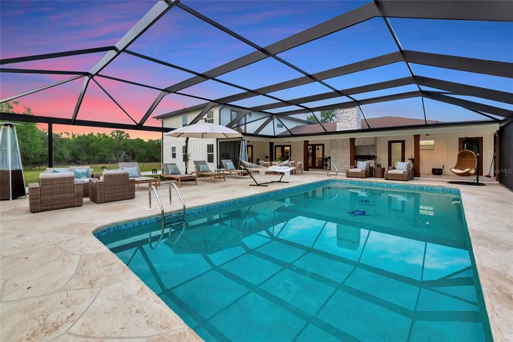 Под контрактом: $1,999,990 (4 спален, 3 ванн, 3800 Квадратных фут)