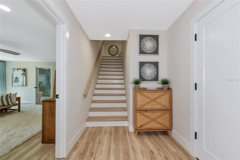 Под контрактом: $1,999,990 (4 спален, 3 ванн, 3800 Квадратных фут)