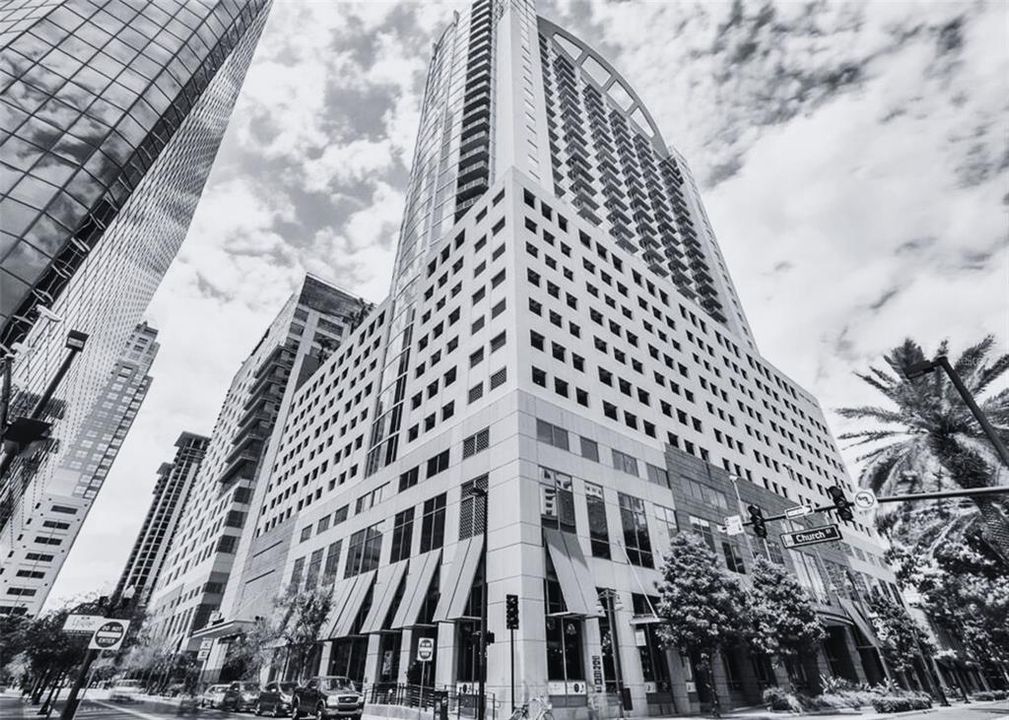 待售: $299,000 (1 贝兹, 1 浴室, 837 平方英尺)