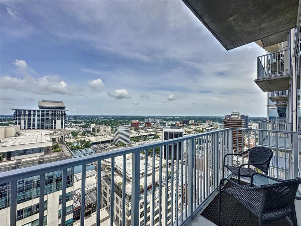 待售: $299,000 (1 贝兹, 1 浴室, 837 平方英尺)