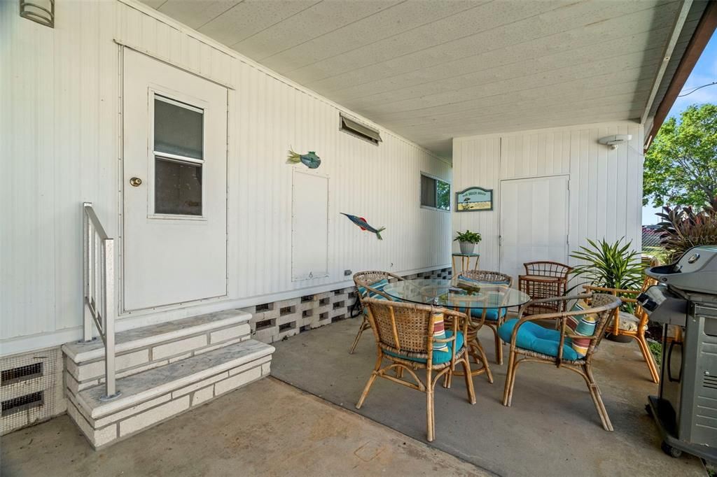 For Sale: $199,900 (2 beds, 2 baths, 1201 Square Feet)