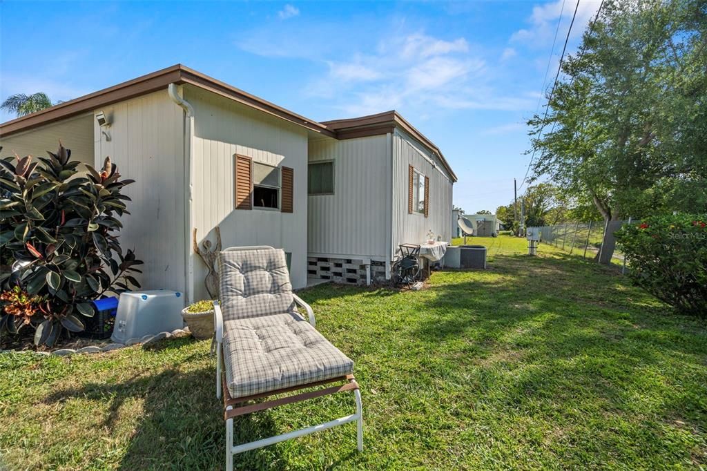 For Sale: $199,900 (2 beds, 2 baths, 1201 Square Feet)