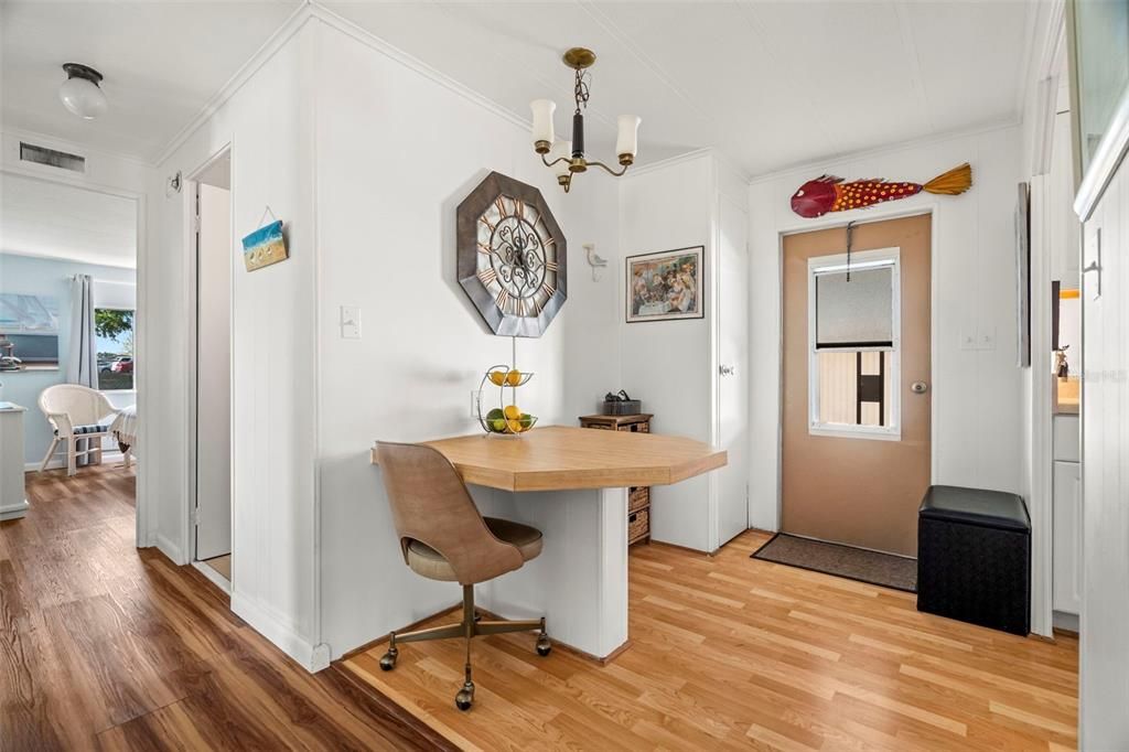 For Sale: $199,900 (2 beds, 2 baths, 1201 Square Feet)