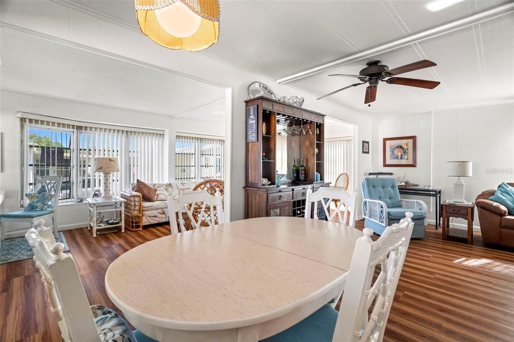 For Sale: $199,900 (2 beds, 2 baths, 1201 Square Feet)