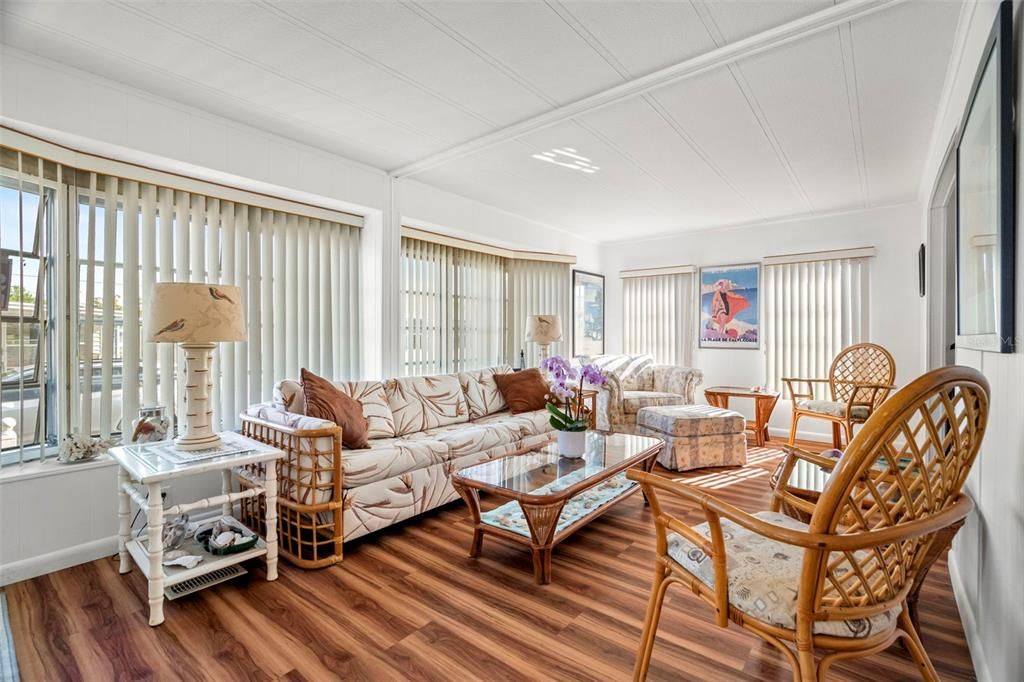 For Sale: $199,900 (2 beds, 2 baths, 1201 Square Feet)