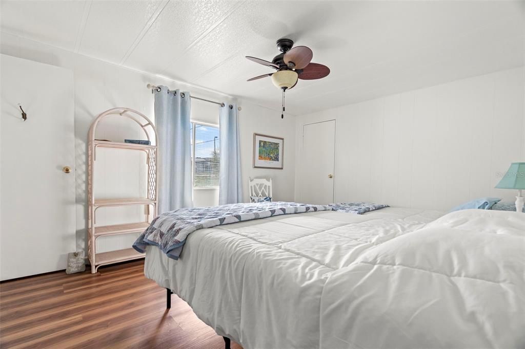 For Sale: $199,900 (2 beds, 2 baths, 1201 Square Feet)