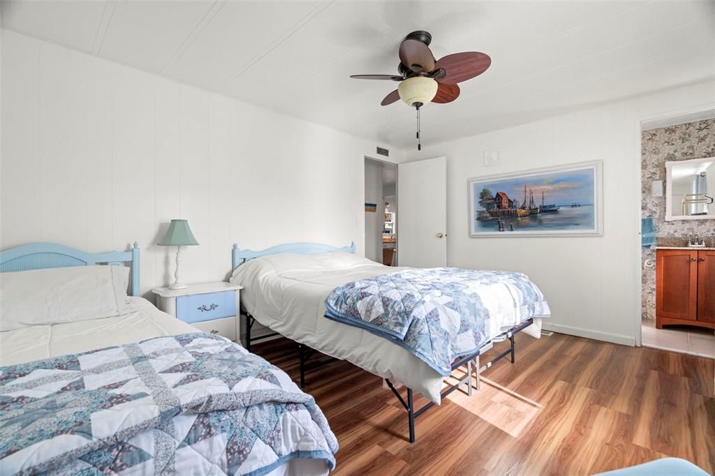 For Sale: $199,900 (2 beds, 2 baths, 1201 Square Feet)