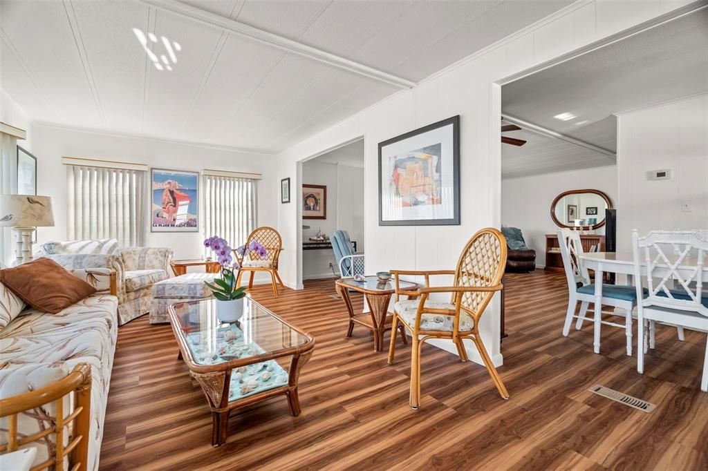 For Sale: $199,900 (2 beds, 2 baths, 1201 Square Feet)