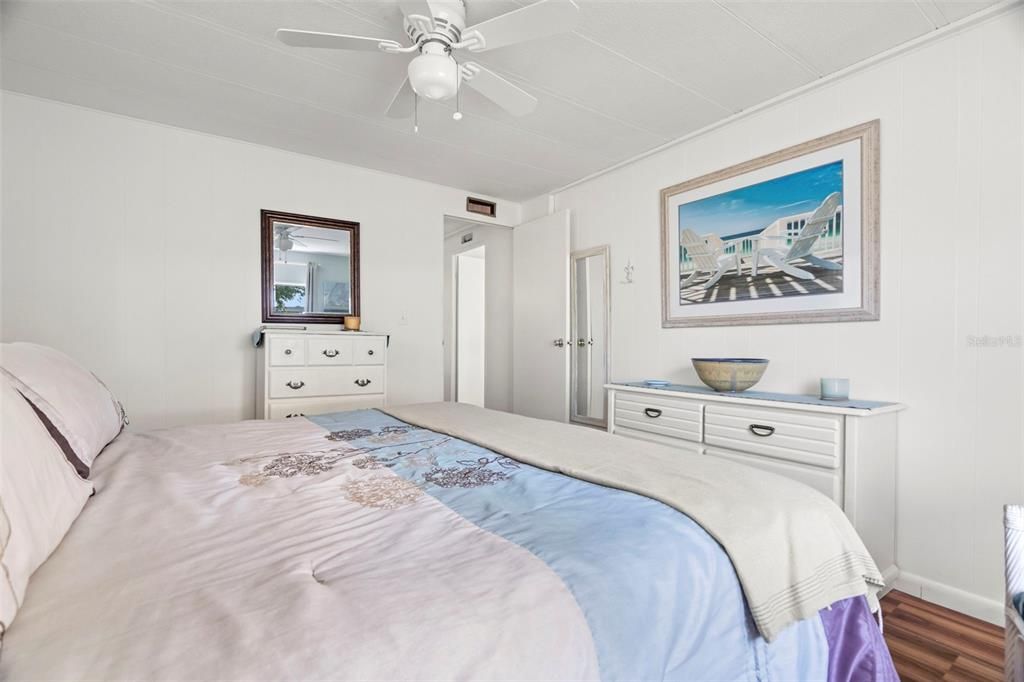 For Sale: $199,900 (2 beds, 2 baths, 1201 Square Feet)