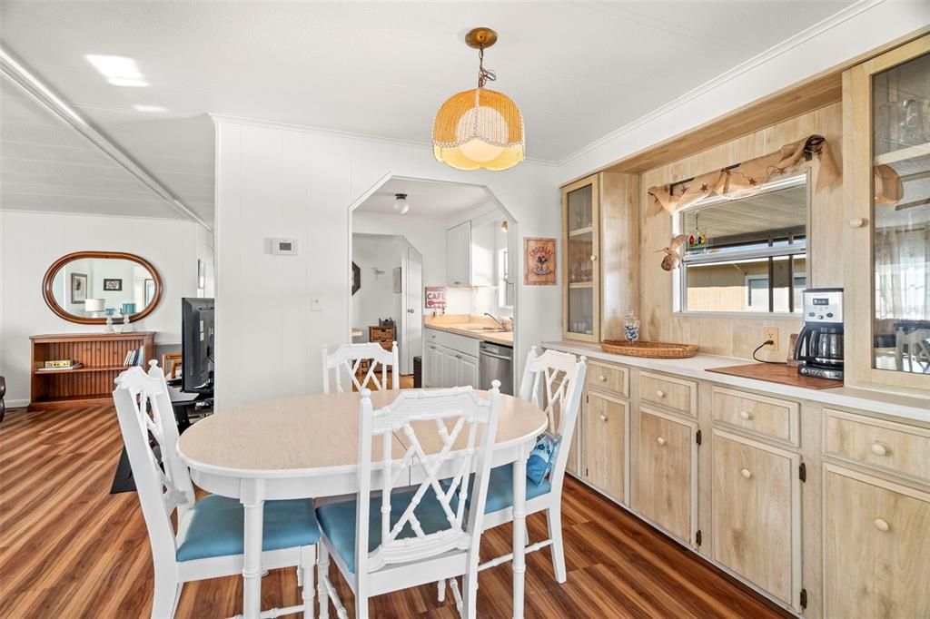 For Sale: $199,900 (2 beds, 2 baths, 1201 Square Feet)