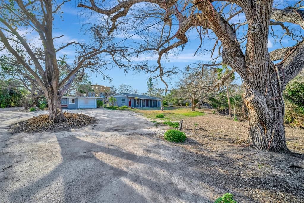For Sale: $2,725,000 (4 beds, 3 baths, 2568 Square Feet)