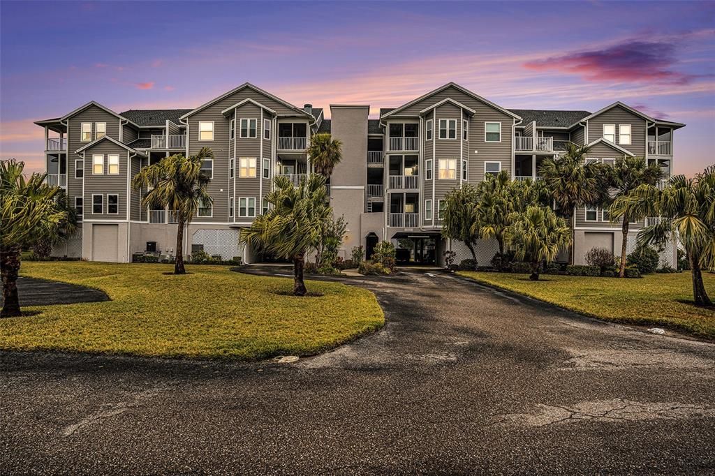 Recently Rented: $1,700 (1 beds, 1 baths, 693 Square Feet)