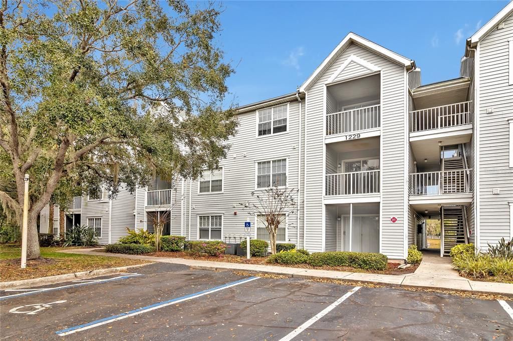 Recently Rented: $1,200 (1 beds, 1 baths, 733 Square Feet)