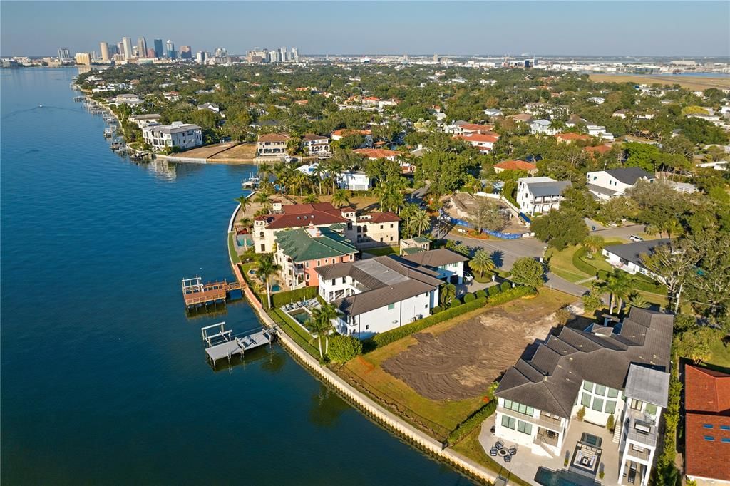 En Venta: $9,200,000 (0.42 acres)