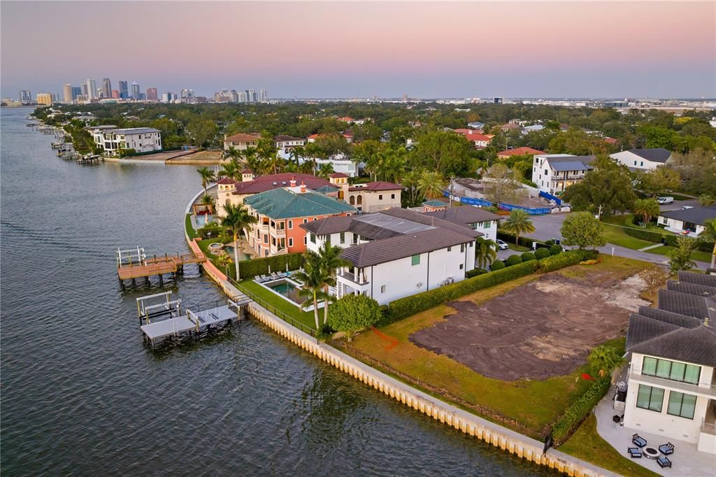 En Venta: $9,200,000 (0.42 acres)