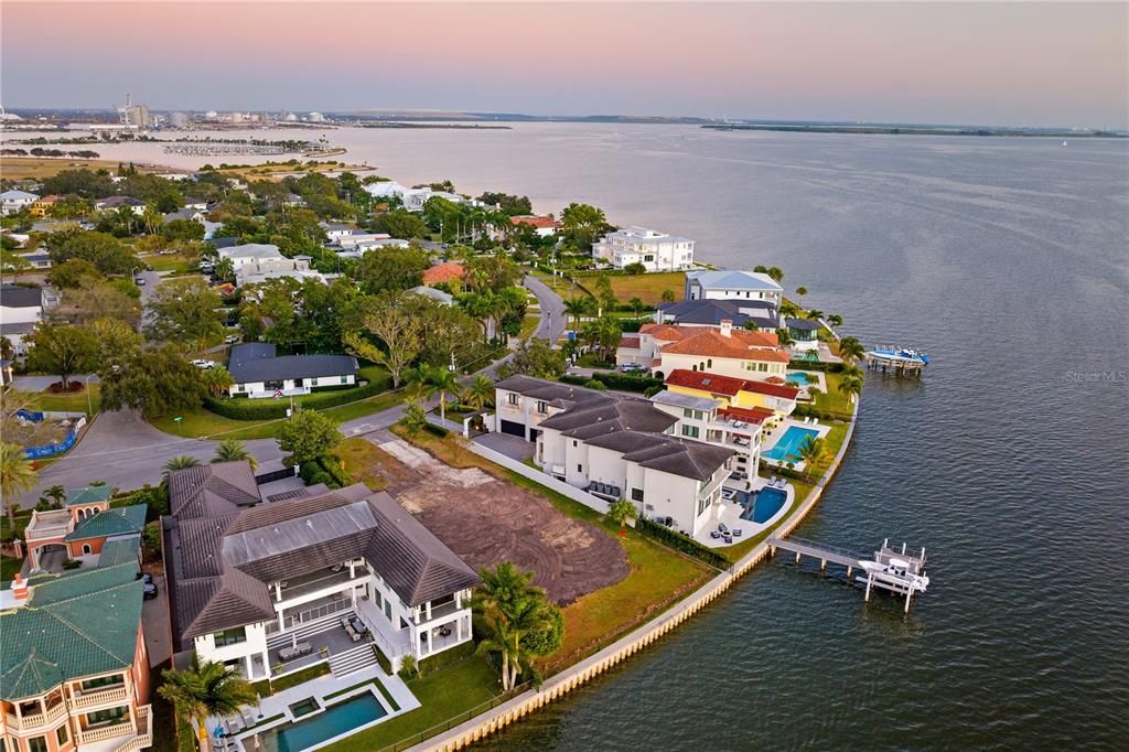 En Venta: $9,200,000 (0.42 acres)