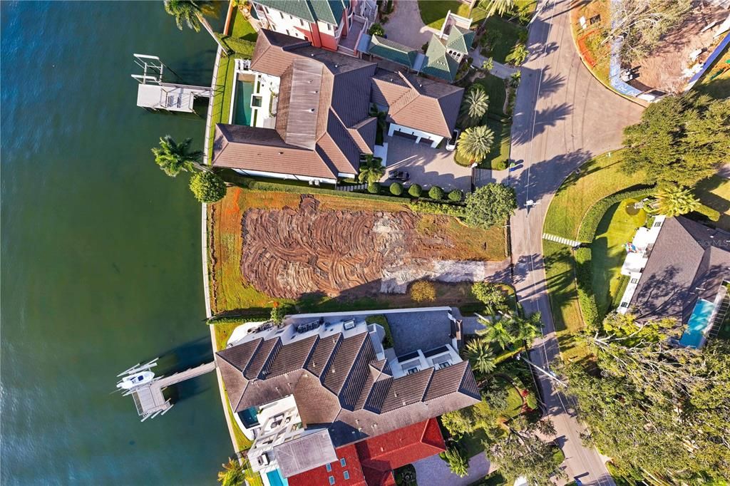 En Venta: $9,200,000 (0.42 acres)