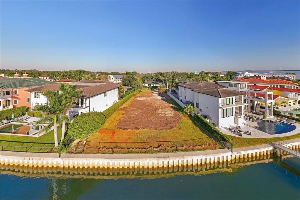 En Venta: $9,200,000 (0.42 acres)