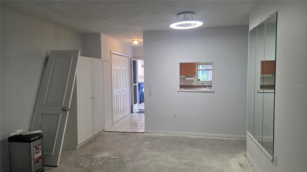 合同活跃: $70,000 (1 贝兹, 1 浴室, 762 平方英尺)