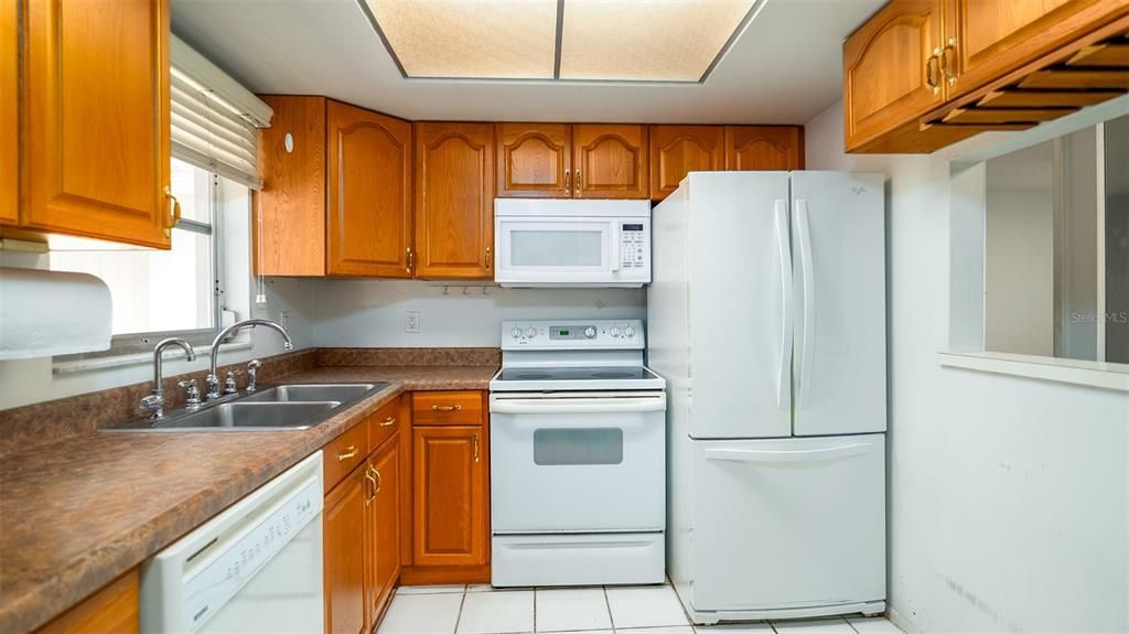 合同活跃: $70,000 (1 贝兹, 1 浴室, 762 平方英尺)