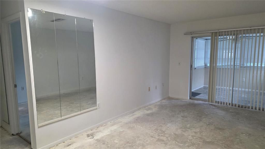 合同活跃: $70,000 (1 贝兹, 1 浴室, 762 平方英尺)