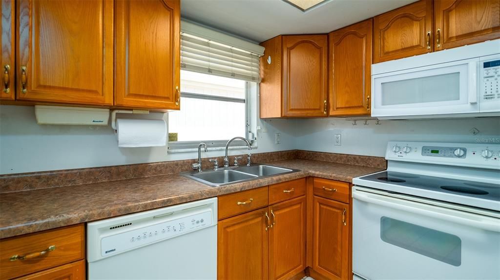 合同活跃: $70,000 (1 贝兹, 1 浴室, 762 平方英尺)