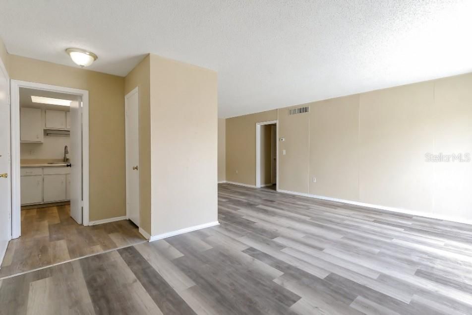 For Sale: $120,000 (1 beds, 1 baths, 759 Square Feet)