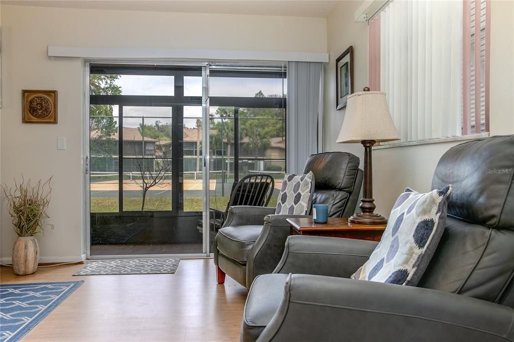 Activo con contrato: $168,000 (2 camas, 2 baños, 897 Pies cuadrados)