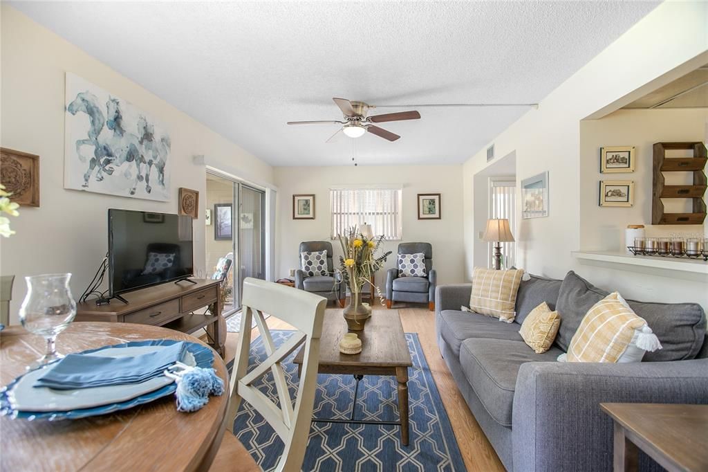 Activo con contrato: $168,000 (2 camas, 2 baños, 897 Pies cuadrados)