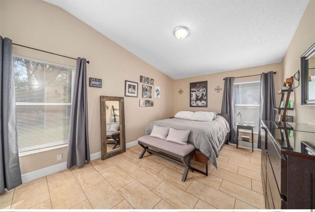 En Venta: $372,000 (3 camas, 2 baños, 1156 Pies cuadrados)