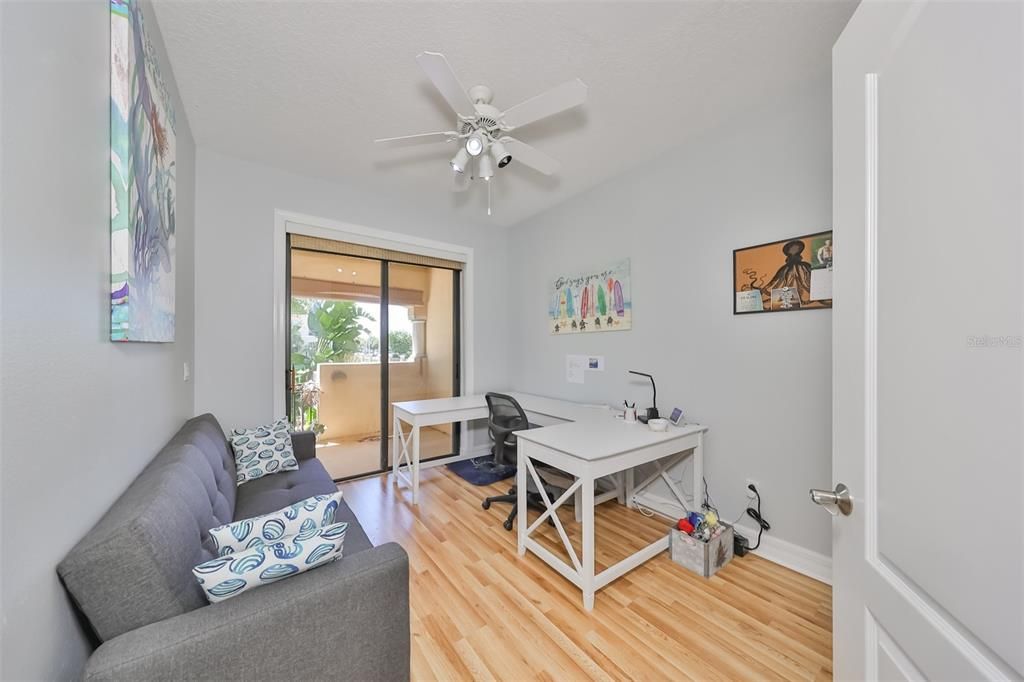 En Venta: $564,900 (3 camas, 3 baños, 2763 Pies cuadrados)