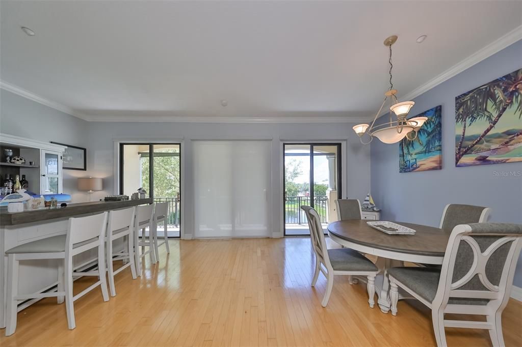 En Venta: $564,900 (3 camas, 3 baños, 2763 Pies cuadrados)