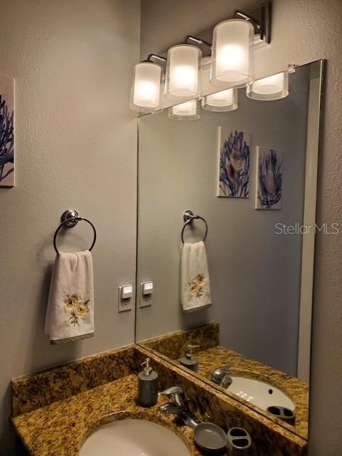 En Venta: $564,900 (3 camas, 3 baños, 2763 Pies cuadrados)