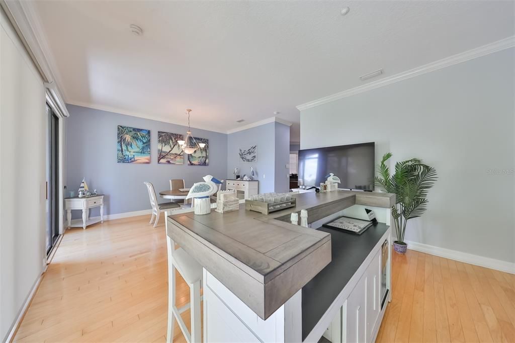 En Venta: $564,900 (3 camas, 3 baños, 2763 Pies cuadrados)