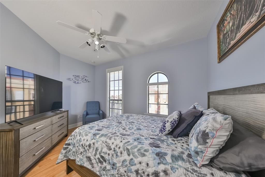 En Venta: $564,900 (3 camas, 3 baños, 2763 Pies cuadrados)