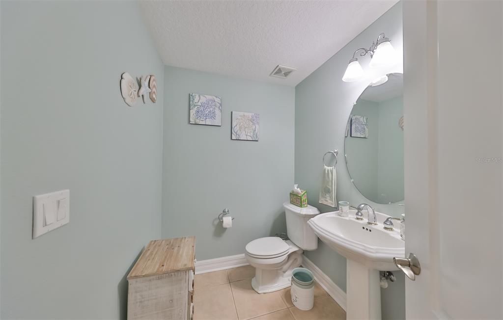 En Venta: $564,900 (3 camas, 3 baños, 2763 Pies cuadrados)